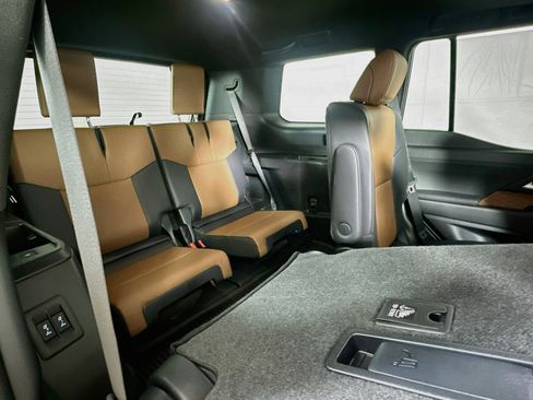 Used 2025 Lexus GX 550 w/ Accessory Package (2T) AWD/4WD image 26