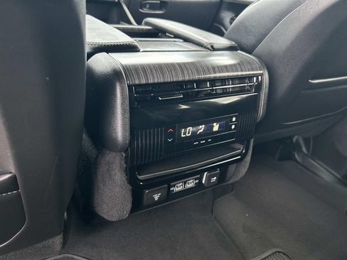 Used 2024 Jeep Wagoneer Series II w/ Flexible Seating Group RWD image 25