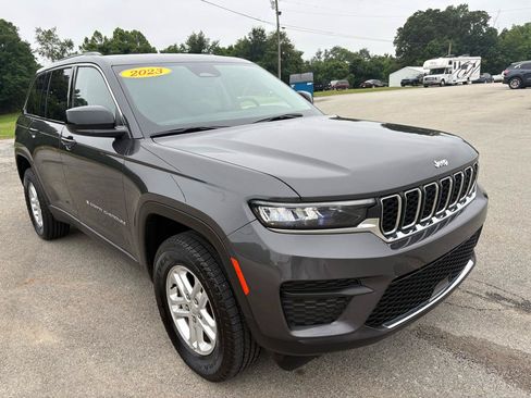 Used 2023 Jeep Grand Cherokee Laredo AWD/4WD image 1