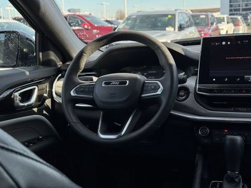 Used 2023 Jeep Compass Limited w/ Mopar Graphics Package image 22