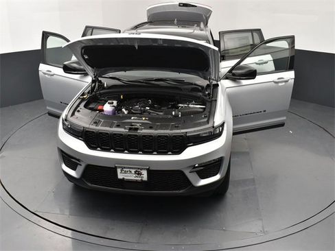 New 2025 Jeep Grand Cherokee Limited image 26