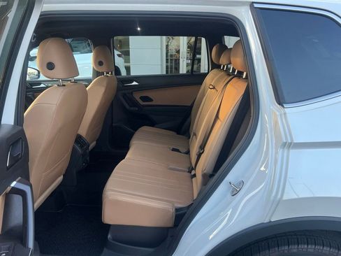 Used 2023 Volkswagen Tiguan SE w/ Panoramic Sunroof Package AWD/4WD image 16