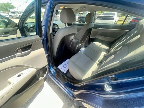 Used 2019 Hyundai Elantra Sedan FWD image 8