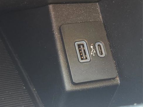 Used 2024 Ford Edge SEL image 25