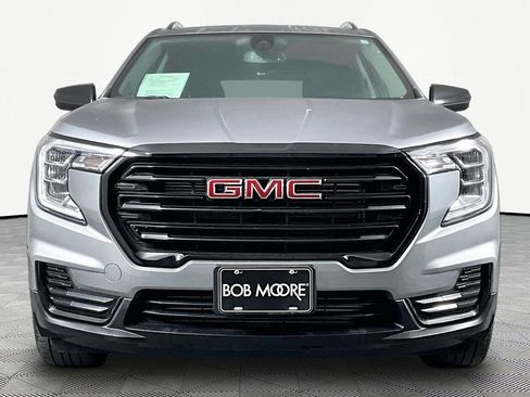 Used 2023 GMC Terrain SLE w/ Elevation Edition FWD image 2