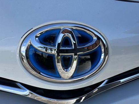 Used 2013 Toyota Prius V Three image 8