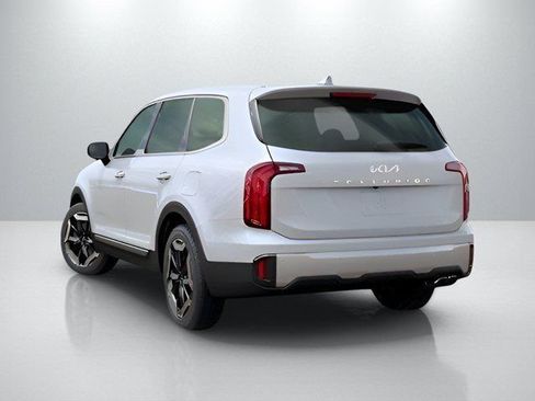 Used 2025 Kia Telluride S FWD image 4