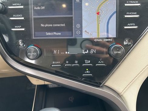 Used 2020 Toyota Camry XLE image 29