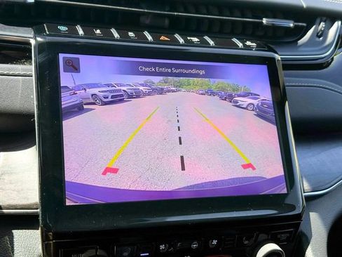 Used 2023 Jeep Grand Cherokee Overland w/ Luxury Tech Group IV AWD/4WD image 29