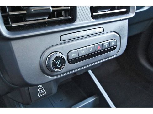 Certified 2025 Ford Maverick XL FWD image 25