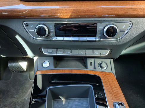 Used 2023 Audi Q5 2.0T Premium w/ Convenience Package image 28