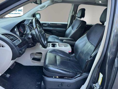 Used 2012 Chrysler Town & Country Limited w/ Luxury Group FWD image 11