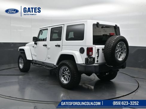 Used 2018 Jeep Wrangler Unlimited Sahara AWD/4WD image 8