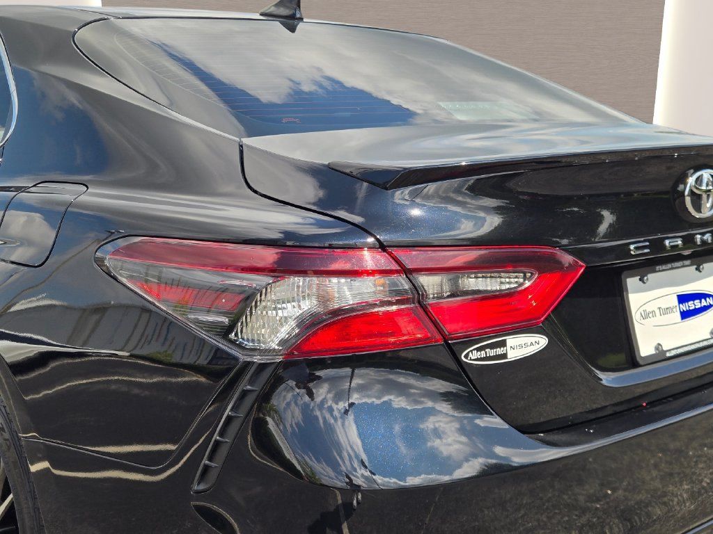 Used 2024 Toyota Camry SE w/ Cold Weather Package FWD image 7