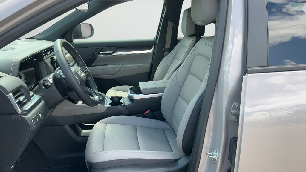 Used 2025 GMC Terrain Elevation w/ Elevation Premium Package FWD image 17