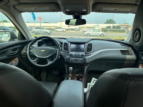 Used 2015 Chevrolet Impala LT FWD image 9