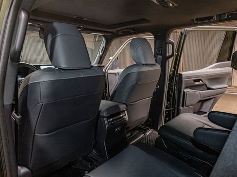 Used 2025 Lexus GX 550 w/ Accessory Package (2T) AWD/4WD image 24
