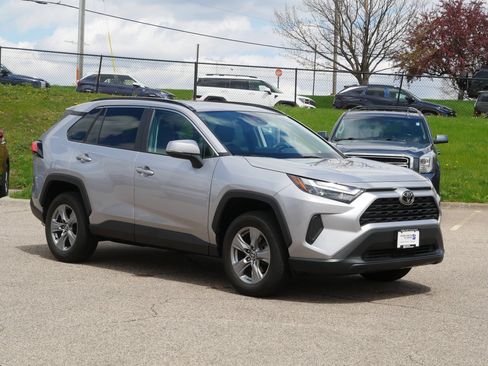 Used 2022 Toyota RAV4 XLE w/ Convenience Package AWD/4WD image 4
