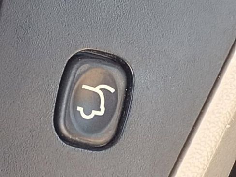 Used 2015 Chrysler Town & Country Touring-L w/ Driver Convenience Group image 25