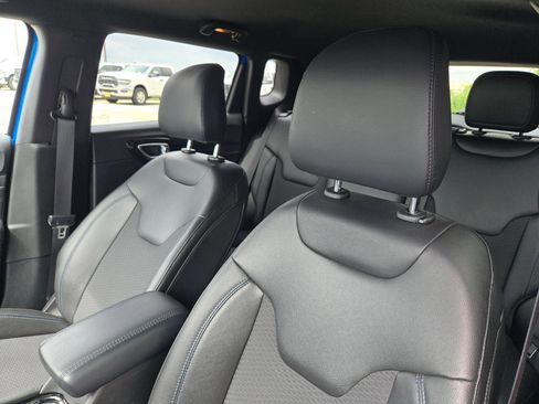 Used 2025 Jeep Compass Latitude w/ Altitude Special Edition AWD/4WD image 9