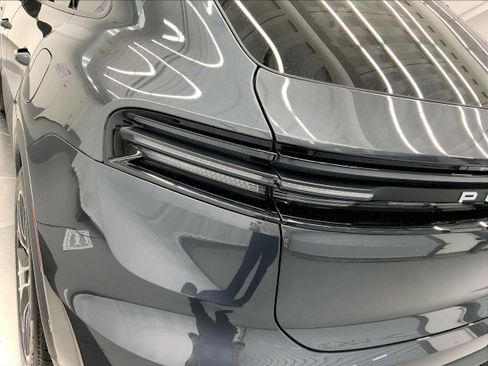 Used 2025 Porsche Macan Electric image 29