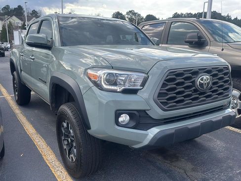 Used 2022 Toyota Tacoma TRD Off-Road w/ Technology Package image 7