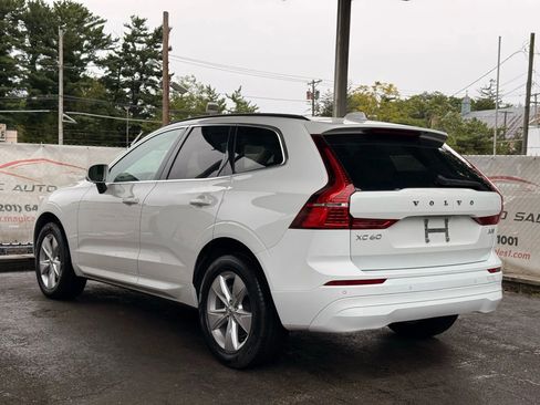 Used 2022 Volvo XC60 B5 Momentum image 9