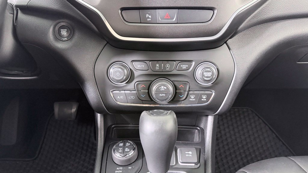 Used 2020 Jeep Cherokee Trailhawk w/ Cold Weather Group AWD/4WD image 24