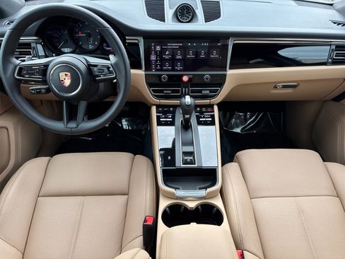 Used 2025 Porsche Macan image 6