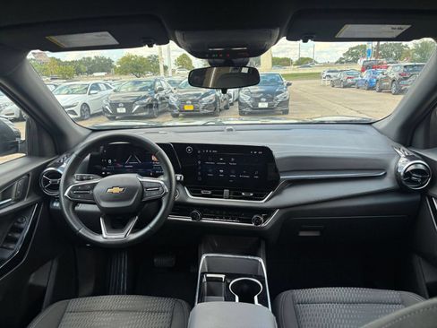 Used 2025 Chevrolet Equinox LT FWD image 33