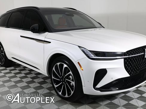 Used 2024 Lincoln Nautilus Black Label image 3