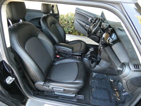 Used 2018 MINI Cooper 2-Door Hardtop FWD image 28