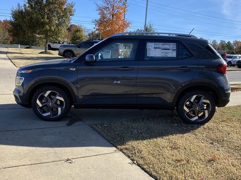 New 2025 Hyundai Venue SEL image 4