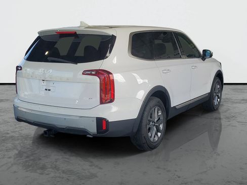 Used 2023 Kia Telluride LX AWD/4WD image 2