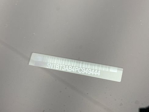 Used 2023 Nissan Rogue S image 11