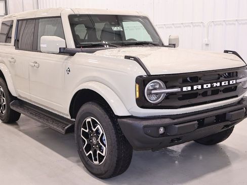 New 2025 Ford Bronco Outer Banks image 2