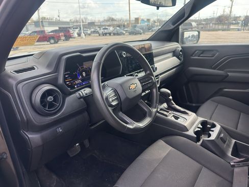 Used 2024 Chevrolet Colorado W/T image 3