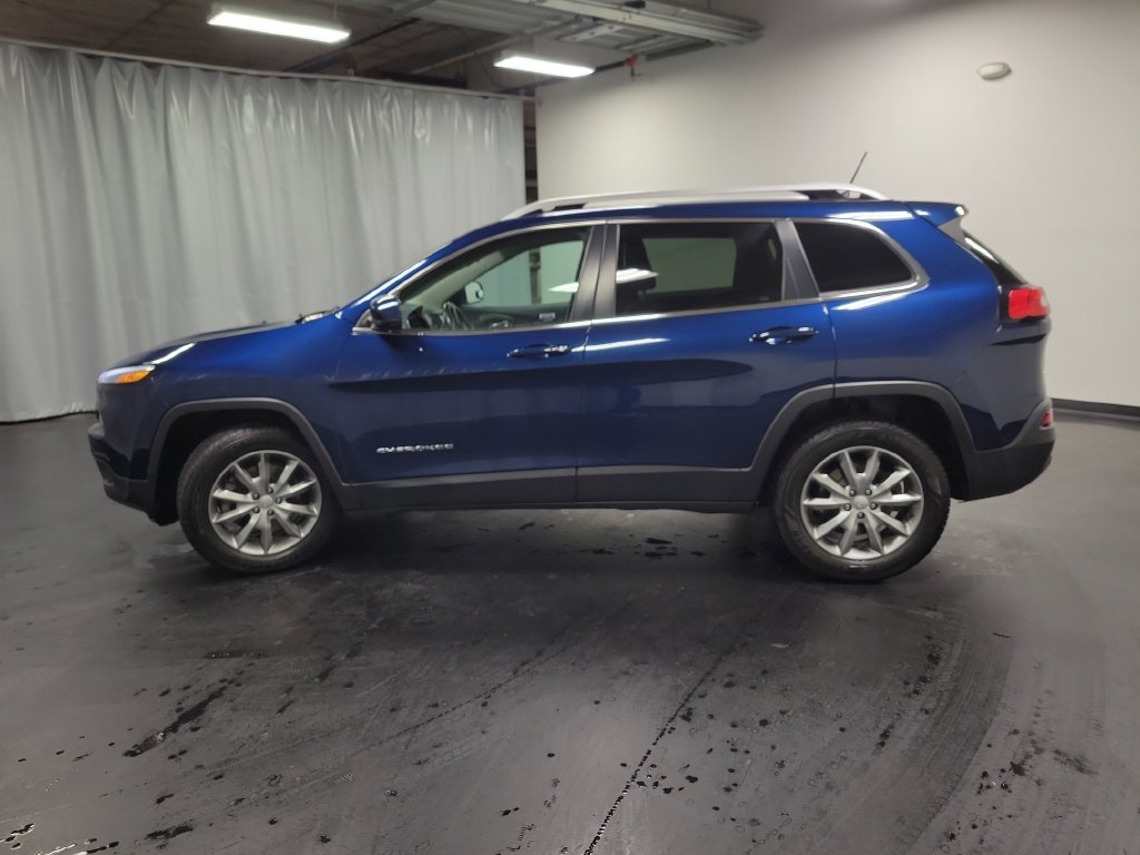 Used 2018 Jeep Cherokee Limited AWD/4WD image 6