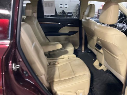 Used 2018 Toyota Highlander Limited image 16