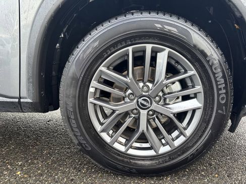 Used 2024 Nissan Rogue S image 9