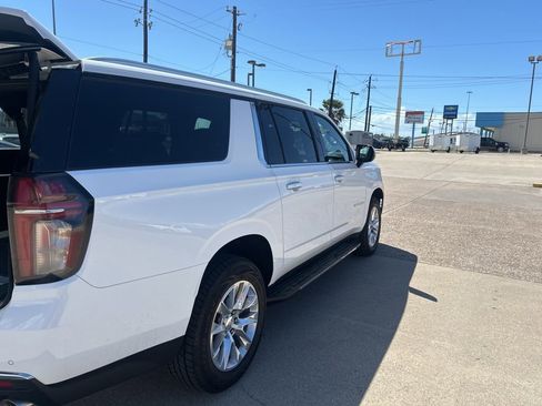 Used 2023 Chevrolet Suburban Premier image 7