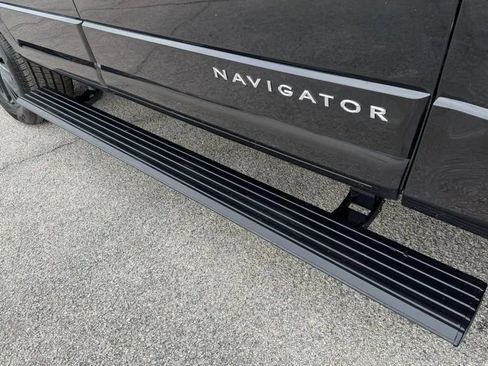 Used 2015 Lincoln Navigator 4WD image 11