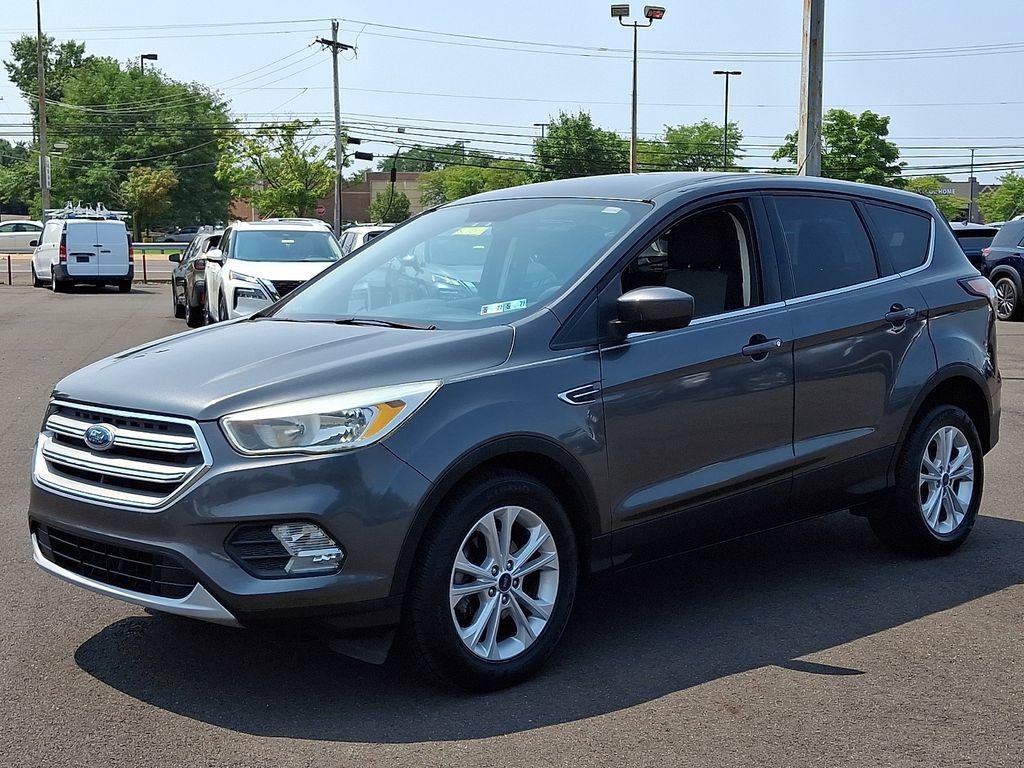 Used 2017 Ford Escape SE w/ SE Cold Weather Package FWD image 3