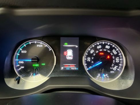 Used 2022 Toyota RAV4 XLE AWD/4WD image 12