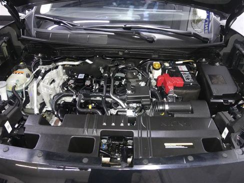 Used 2025 Nissan Kicks SV AWD/4WD image 12