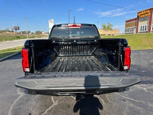 Used 2024 Chevrolet Colorado Z71 w/ Z71 Convenience Package 2 image 6