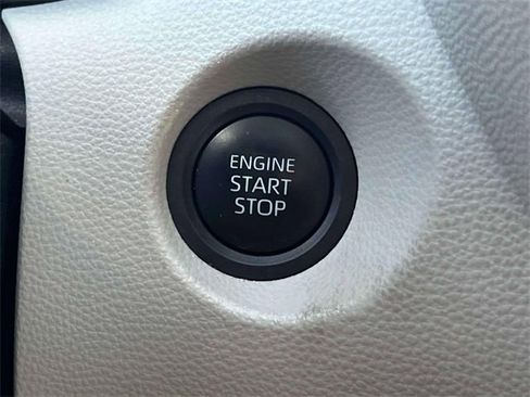 Certified 2024 Toyota Corolla Cross LE image 31