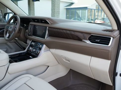 Used 2023 GMC Yukon Denali w/ Advanced Technology Package AWD/4WD image 89