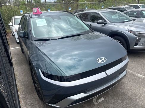 Used 2025 Hyundai Ioniq 5 SEL image 2