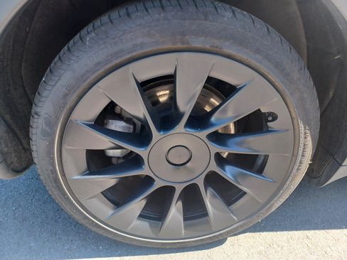 Used 2023 Tesla Model Y Long Range AWD/4WD image 18
